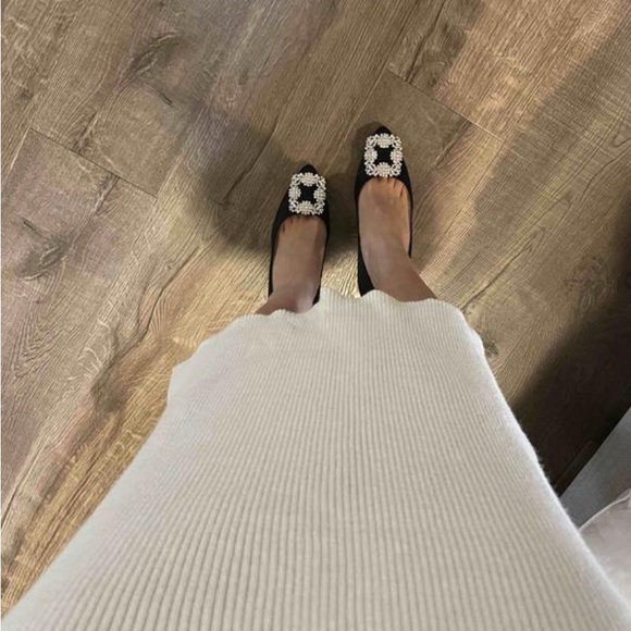 Manolo Blahnik Hangisi Crystal Buckle Pump - Picture 6 of 8